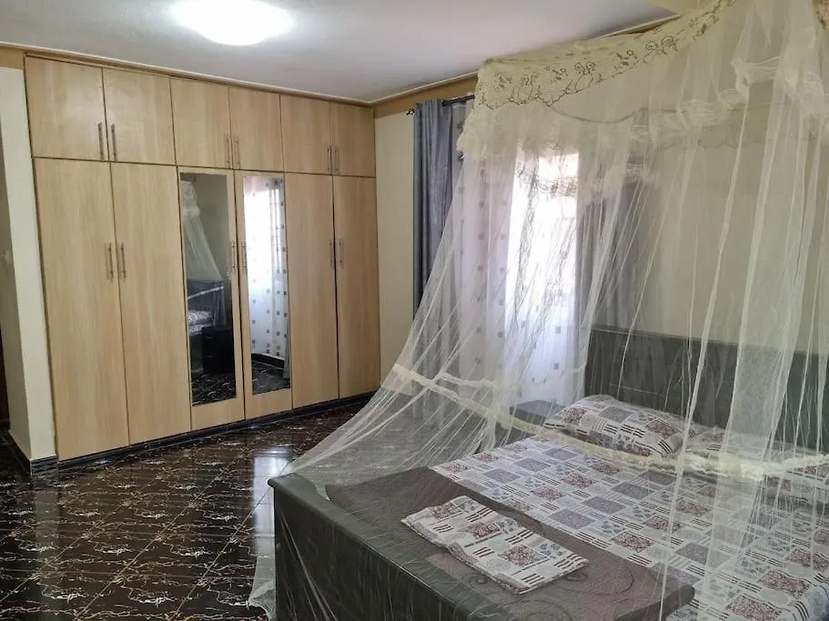 קמפאלה Lovely 2 _ Bedroom Unit דירה