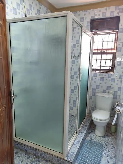 קמפאלה Lovely 2 _ Bedroom Unit דירה